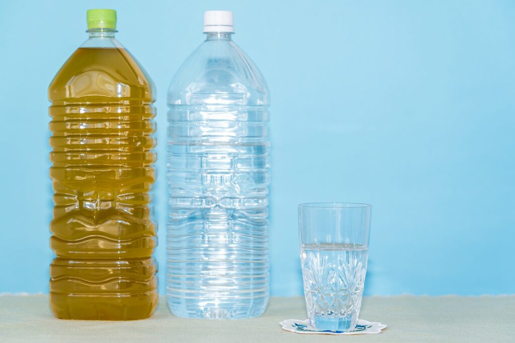 水とノンカフェインのお茶