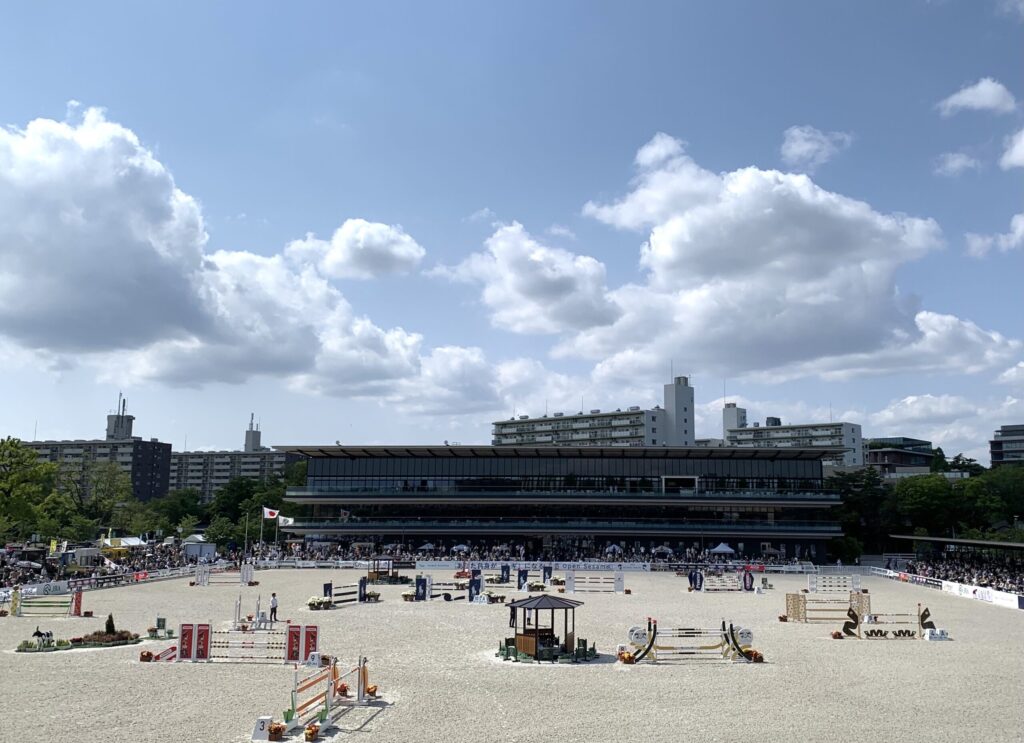馬事公苑　メインアリーナー