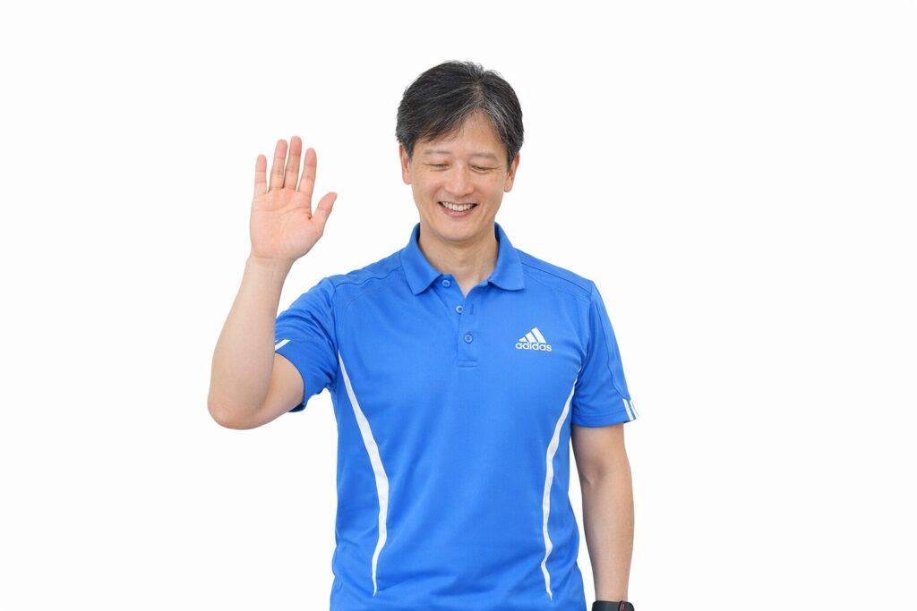 恥ずかしげに感謝する代表