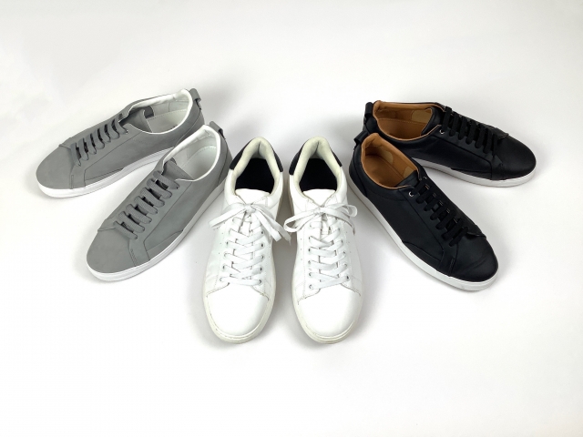 3種類の色違いシューズ