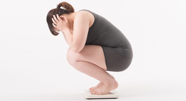 せっかく体重を落としたのに、リバウンドした女性。