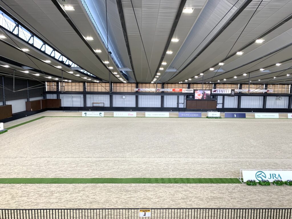 馬事公苑　インドアアリーナー