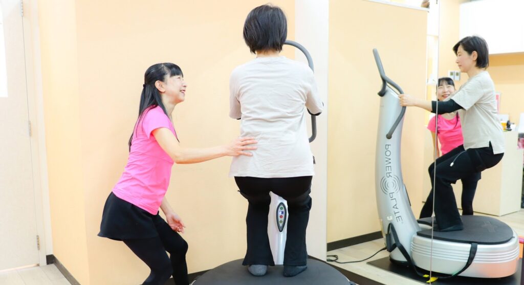 マンツーマンでトレーニングを受けるメンバーさん