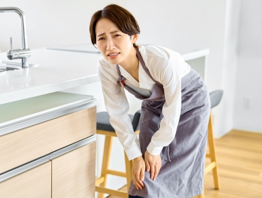 膝が痛いミドル女性