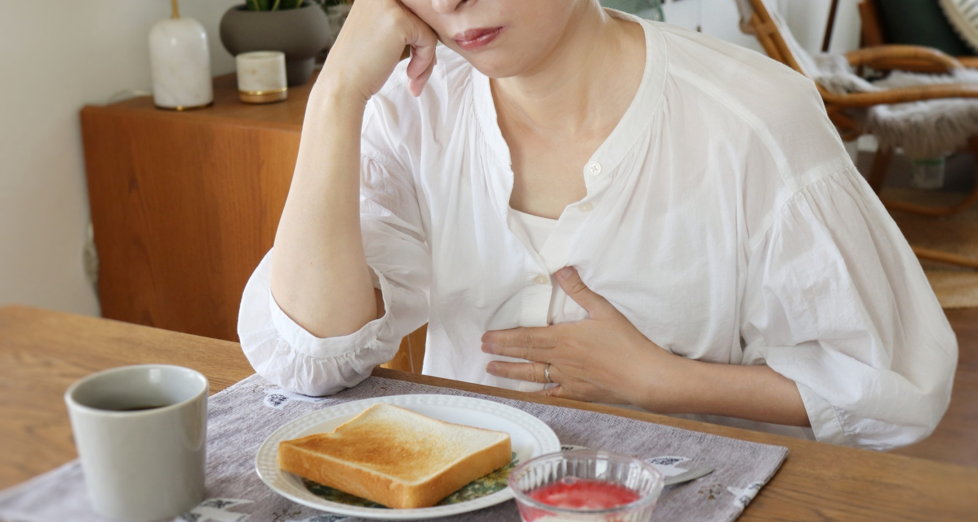 食欲不振のミドル女性